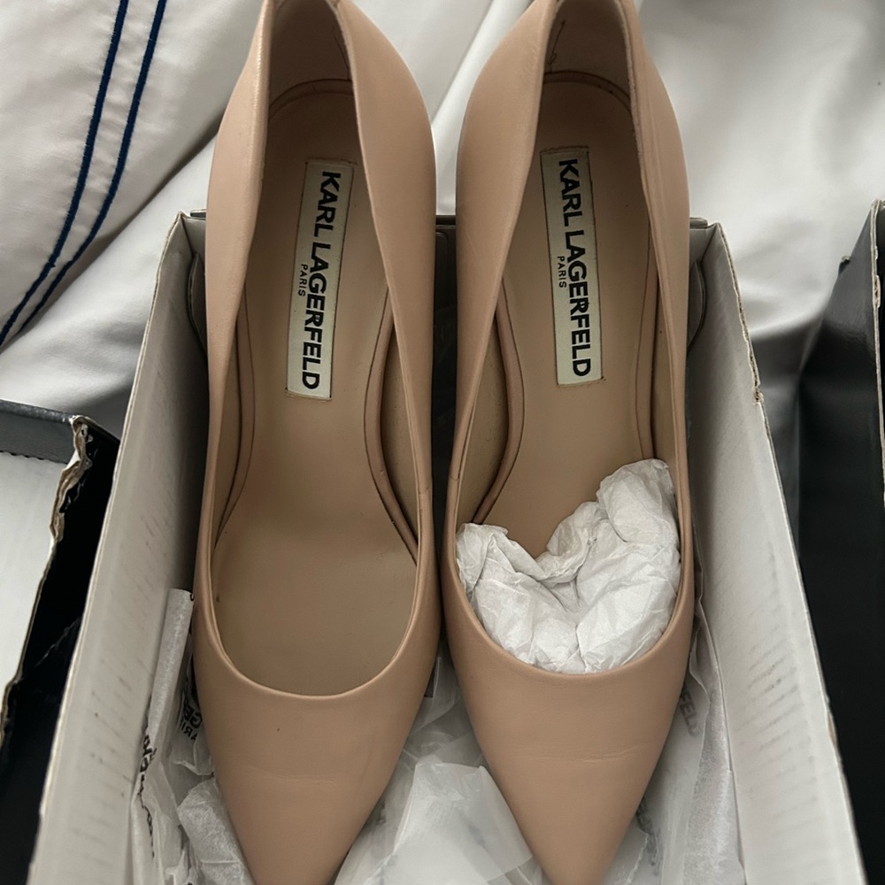 Karl Lagerfeld Tan Heels Classic Pointed-Toe Pumps